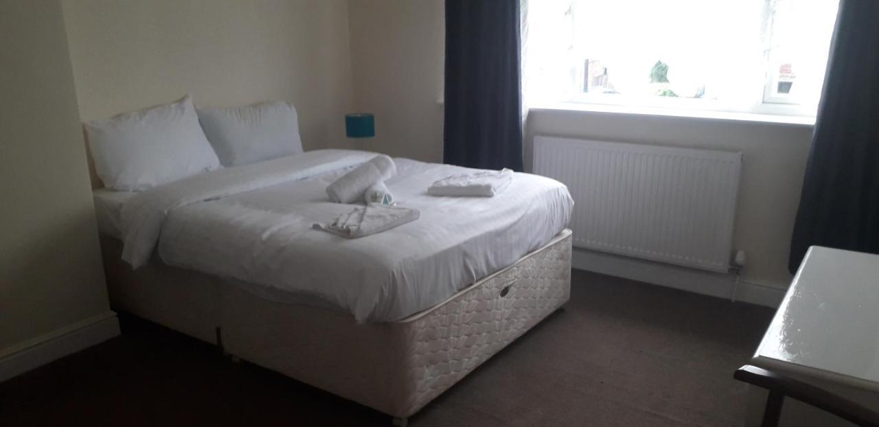 Green Village Guest House - Near Manchester Airport Sale Ngoại thất bức ảnh
